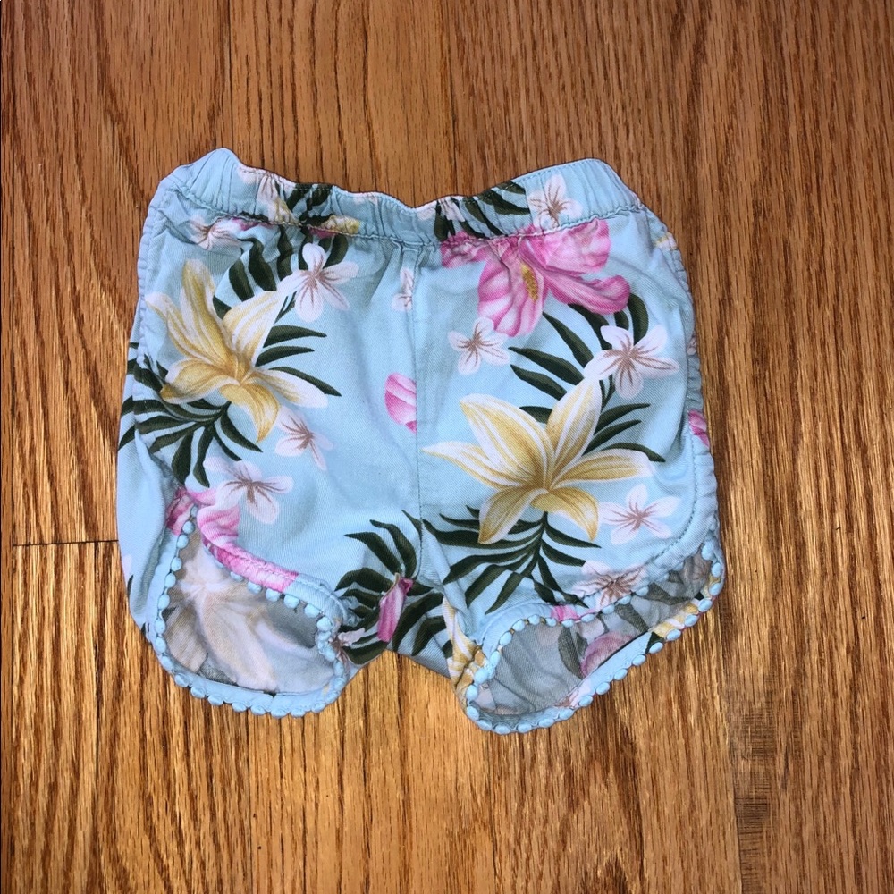 Carter’s • baby girl Floral shorts • 12 months